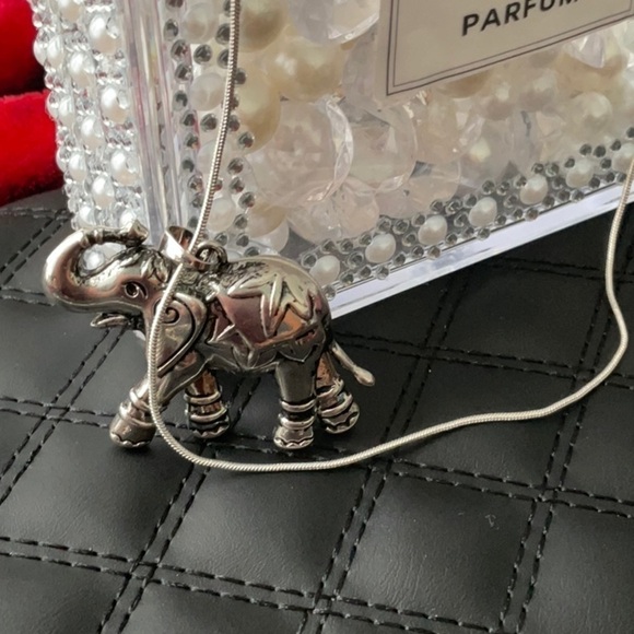 ELEPHANT PENDENT On STRRLING 20” SNAKE CHAIN - Picture 2 of 5